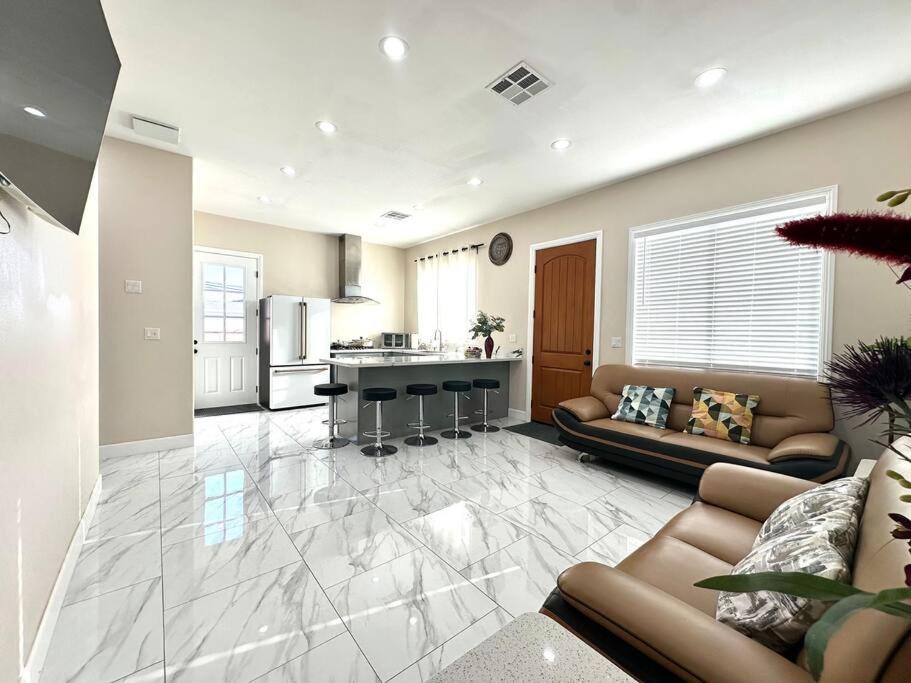 فيلا New Renovated House In Little Saigon Midway City المظهر الخارجي الصورة