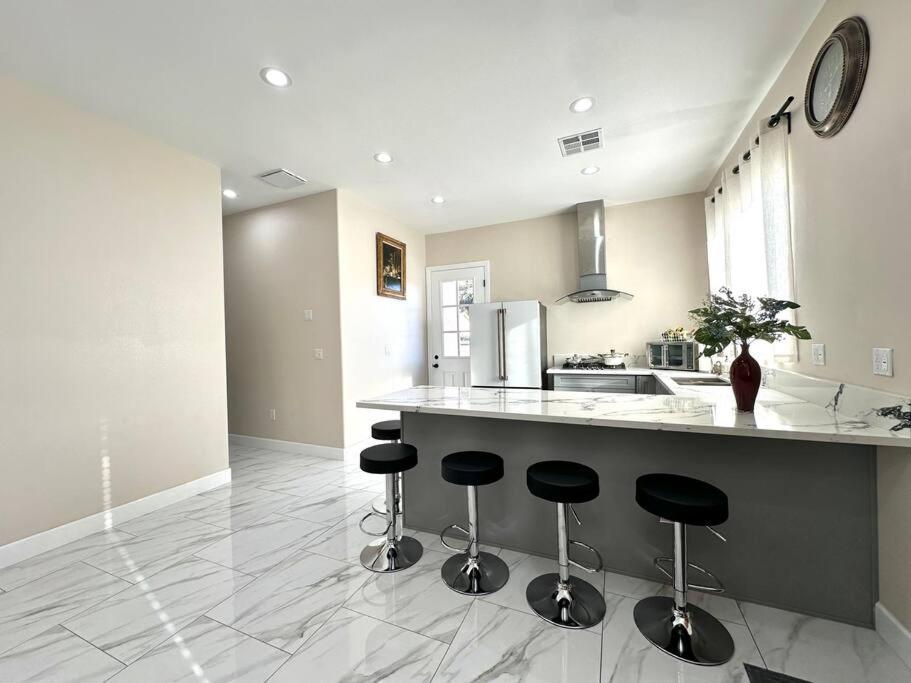 فيلا New Renovated House In Little Saigon Midway City المظهر الخارجي الصورة